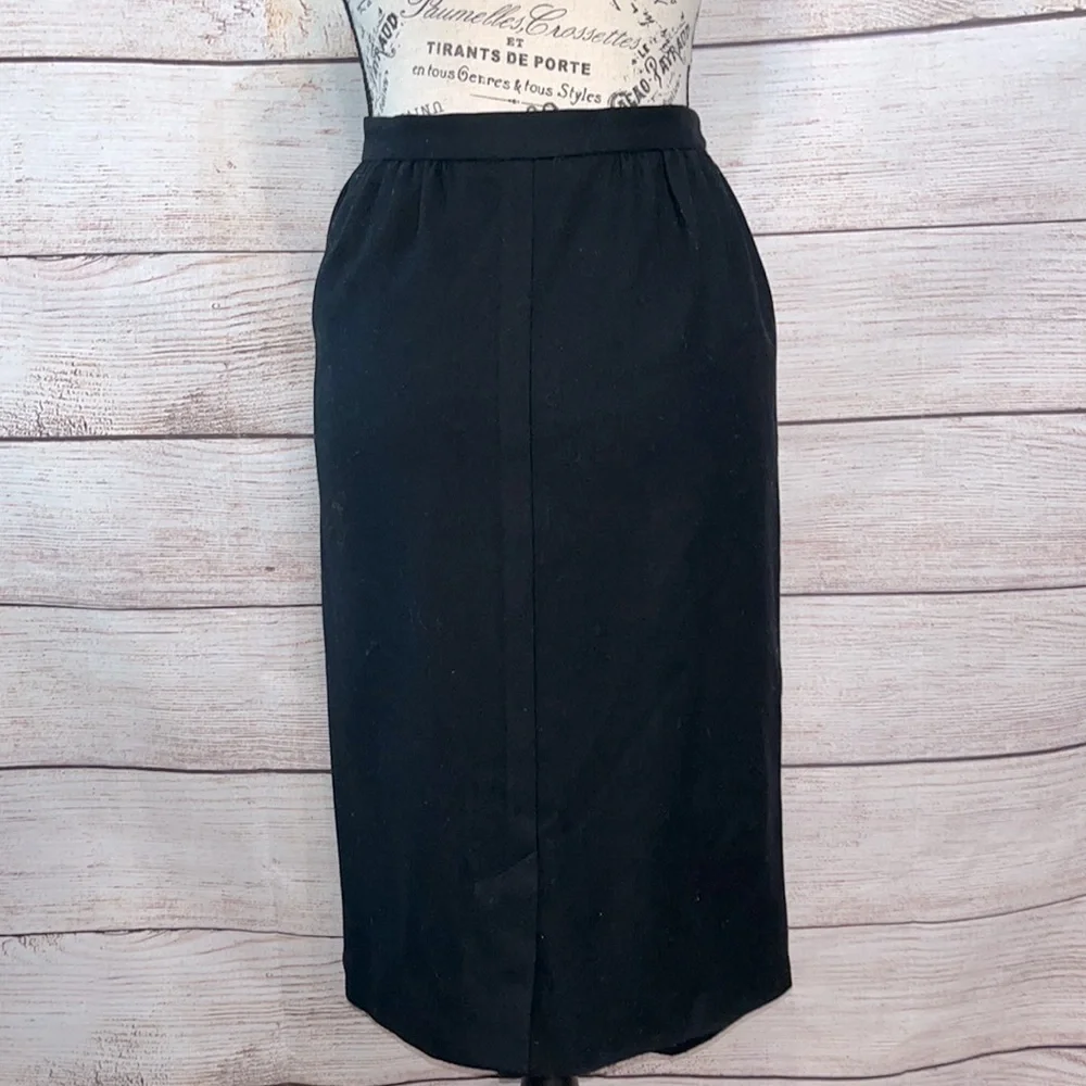 Pendleton Skirt Black Vintage Size 8P Petite Virgin Wool Midi